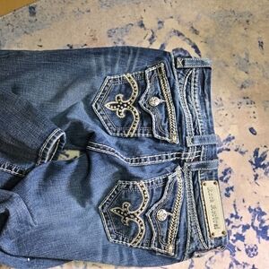 Rock Revival Women’s Jeans Size 26 Straight with zipper and embroidred pockets